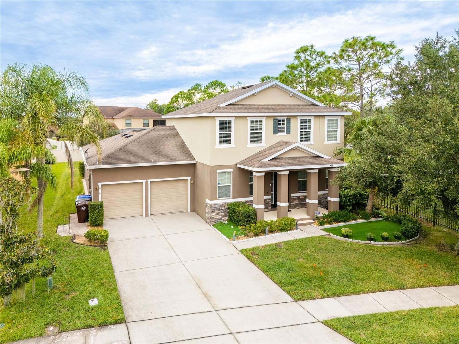 Front exterior of this Kissimmee single-family home in Shingle Creek Reserve at The Oaks - 3048 BOATING BLVD, KISSIMMEE