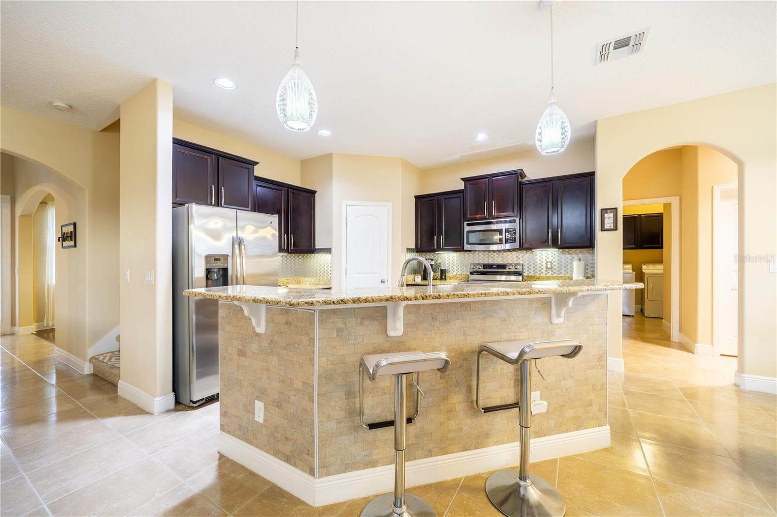 Kitchen with large island, granite countertops and stainless steel appliances - 3048 BOATING BLVD, KISSIMMEE