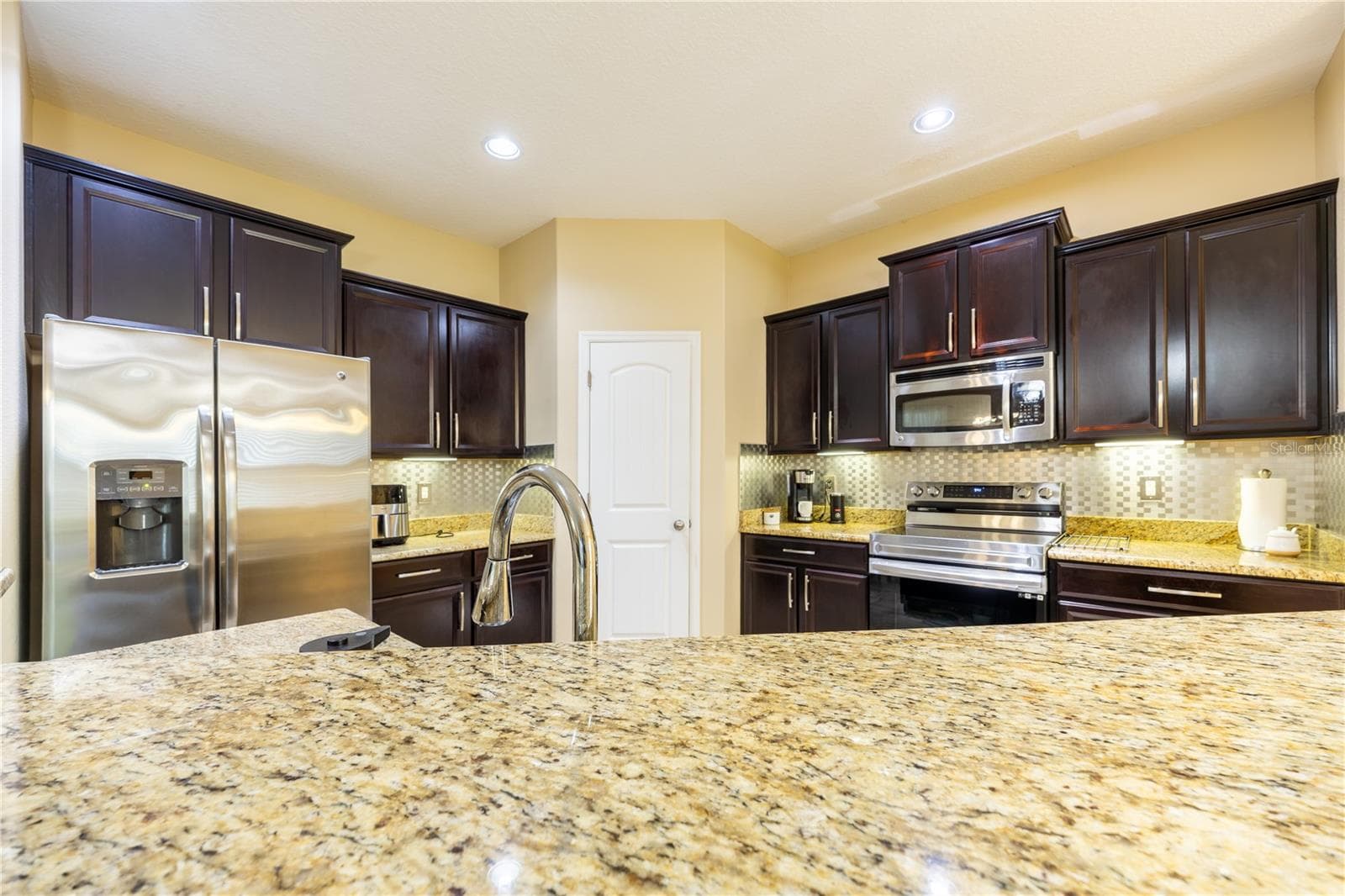 Kitchen with granite countertops and stainless steel appliances - 3048 BOATING BLVD, KISSIMMEE