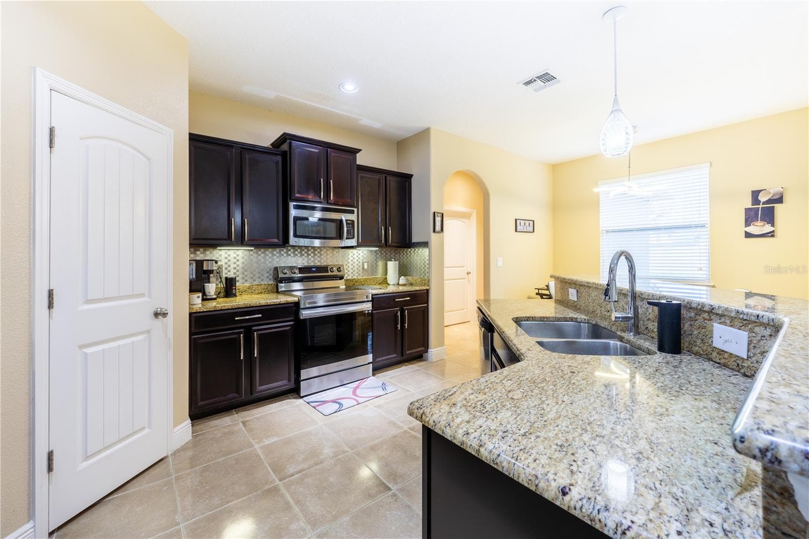 Kitchen with granite countertops and plenty of storage - 3048 BOATING BLVD, KISSIMMEE