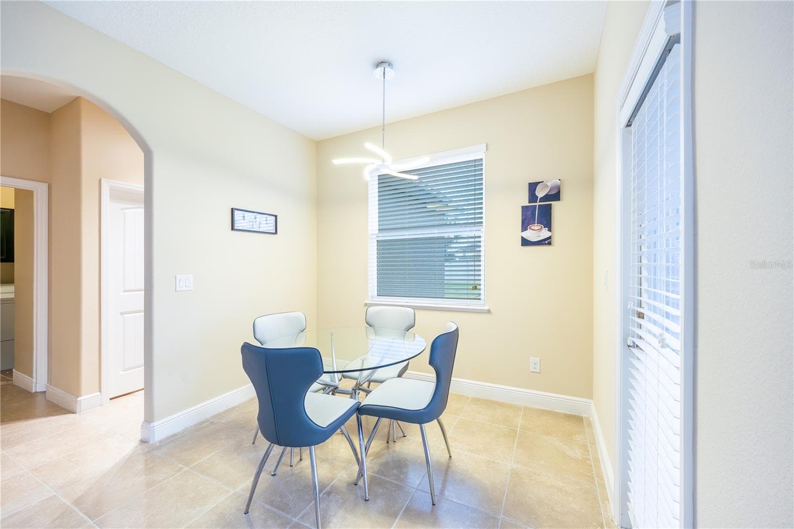 Eat-in dining area next to the kitchen – no carpet throughout - 3048 BOATING BLVD, KISSIMMEE