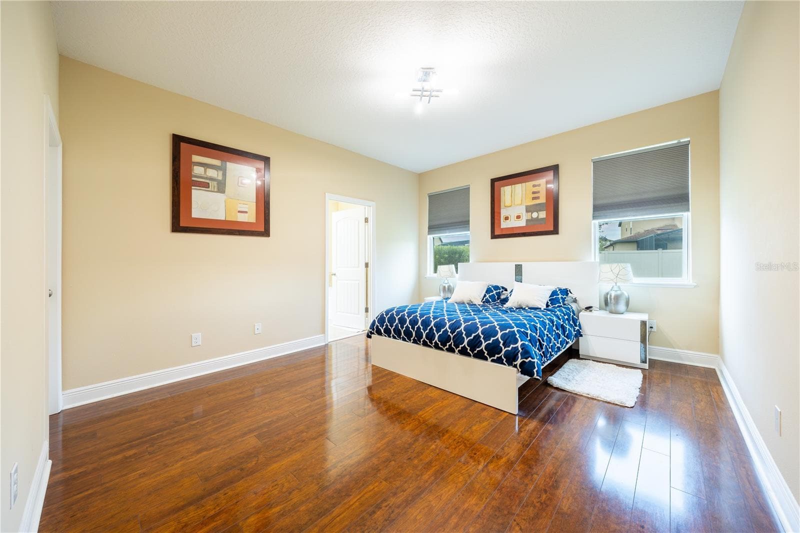 Main-floor primary bedroom suite, separated from upstairs bedrooms - 3048 BOATING BLVD, KISSIMMEE