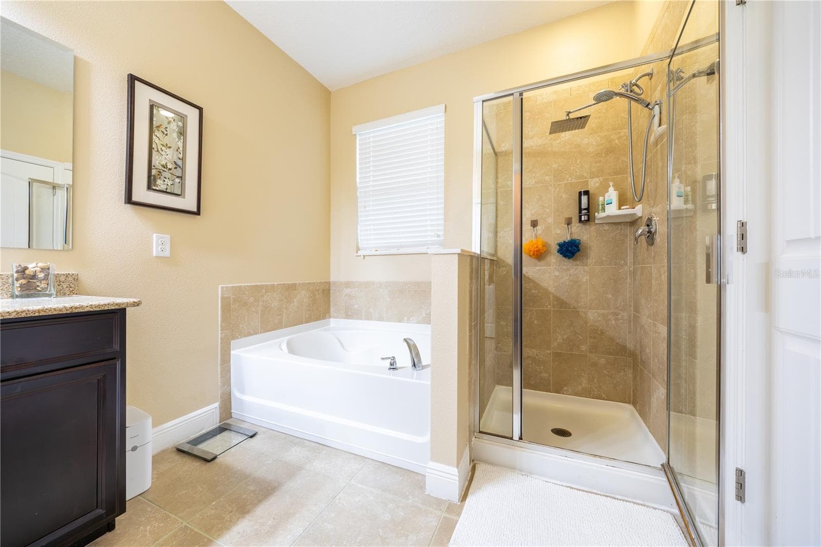 Primary bathroom with soaking tub, separate glass shower and granite vanity - 3048 BOATING BLVD, KISSIMMEE
