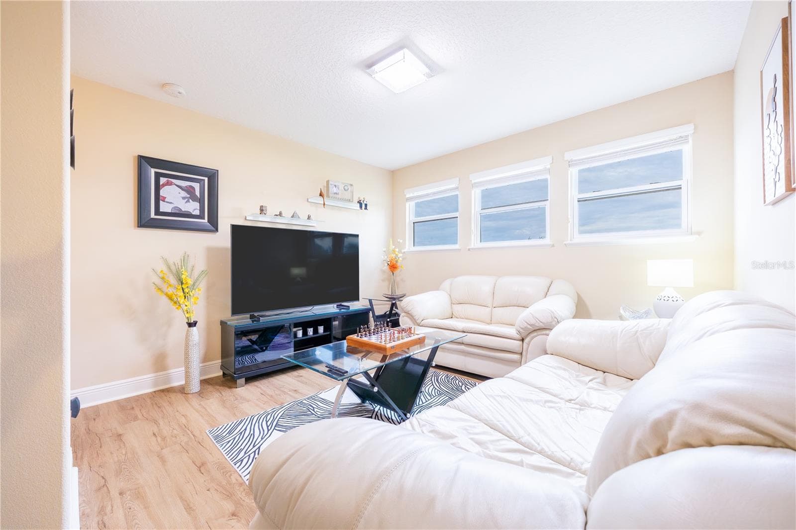 Upstairs loft with plenty of natural light - 3048 BOATING BLVD, KISSIMMEE