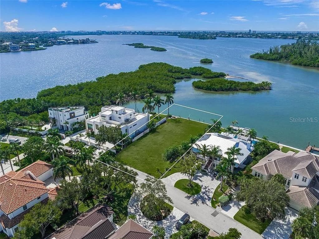 Premium, San Remo neighborhood, before the North Siesta Key bridge. - 1386 TANGIER WAY, SARASOTA