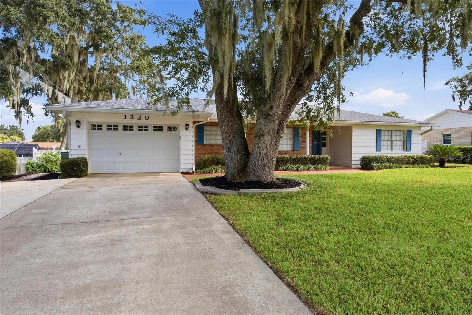 1320 LEE CT
