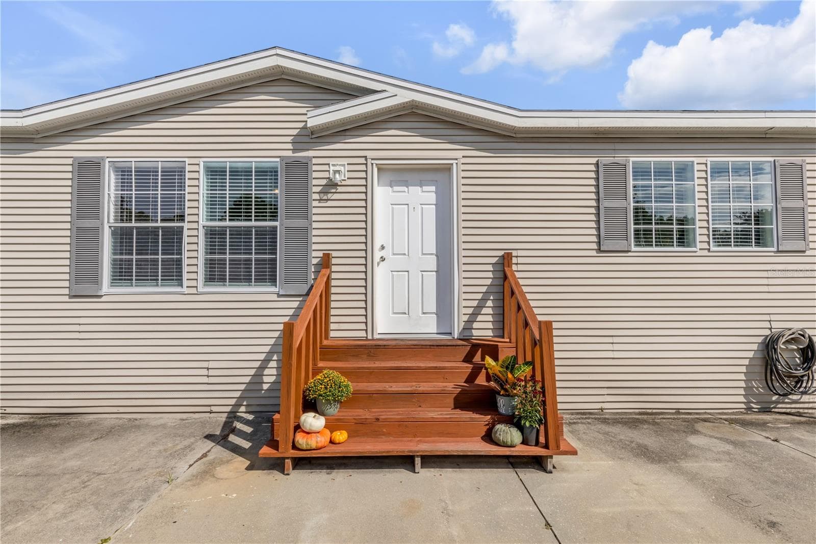 Manufactured Home at 5407 LANDIS AVE, PORT ORANGE, photo 2 of 22