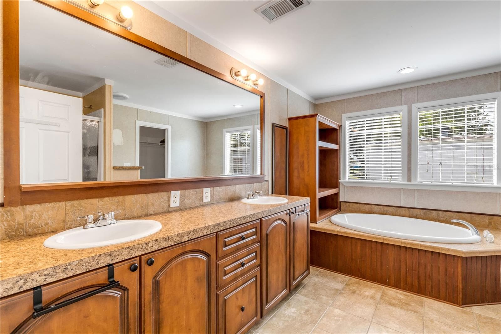 Manufactured Home at 5407 LANDIS AVE, PORT ORANGE, photo 9 of 22