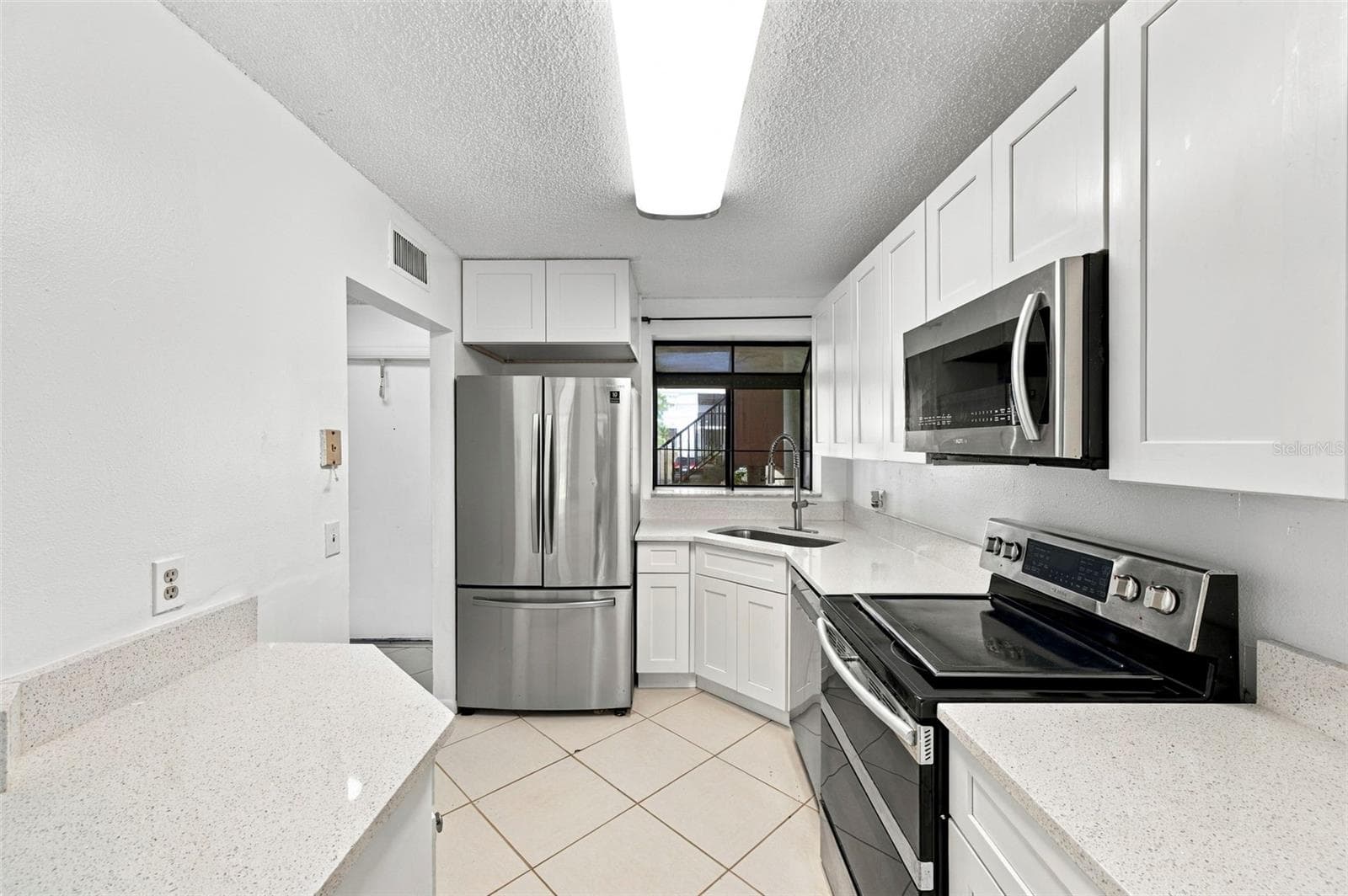 Kitchen - 2051 SKIMMER CT W #112, CLEARWATER