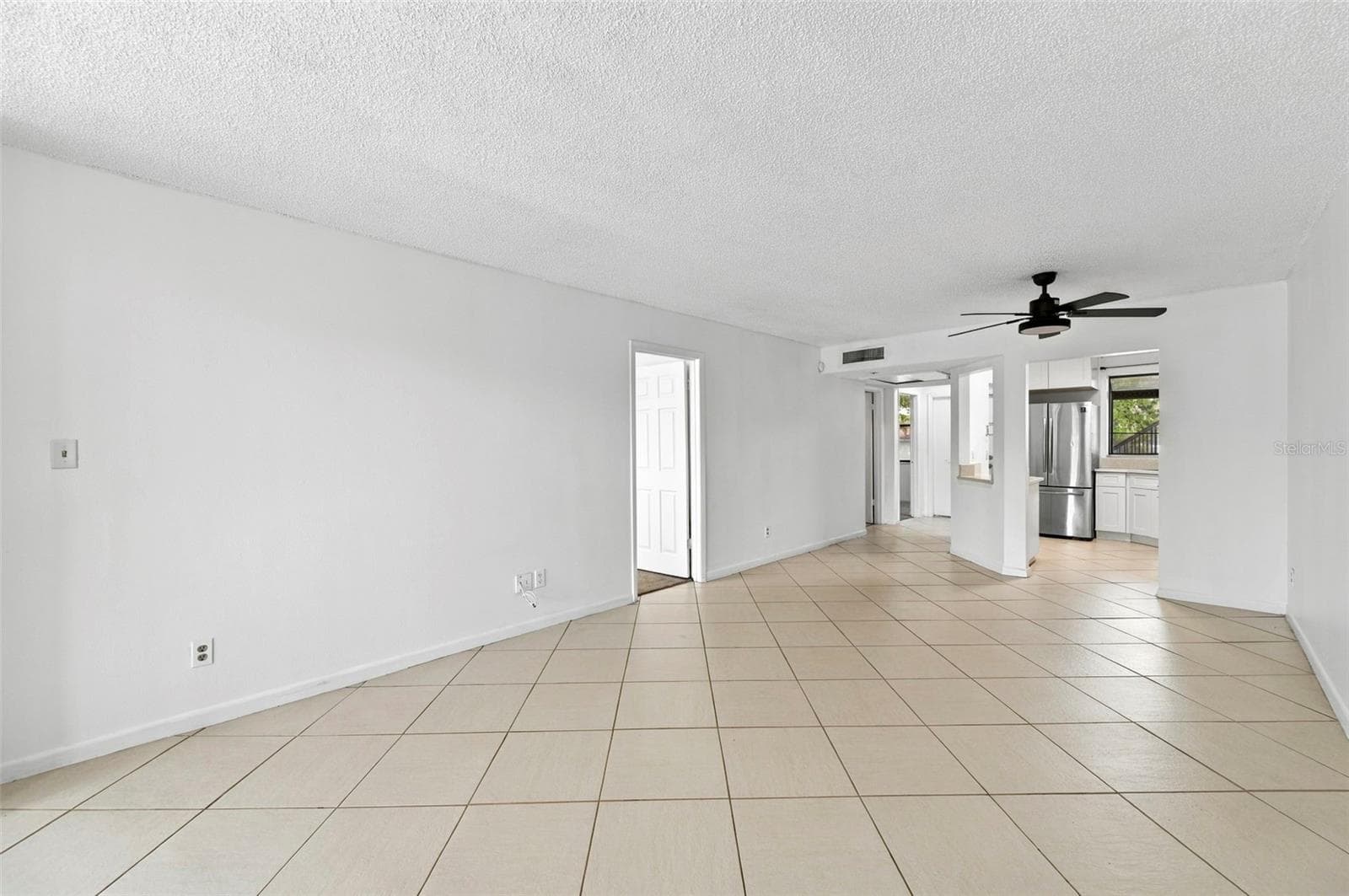 Living room - 2051 SKIMMER CT W #112, CLEARWATER