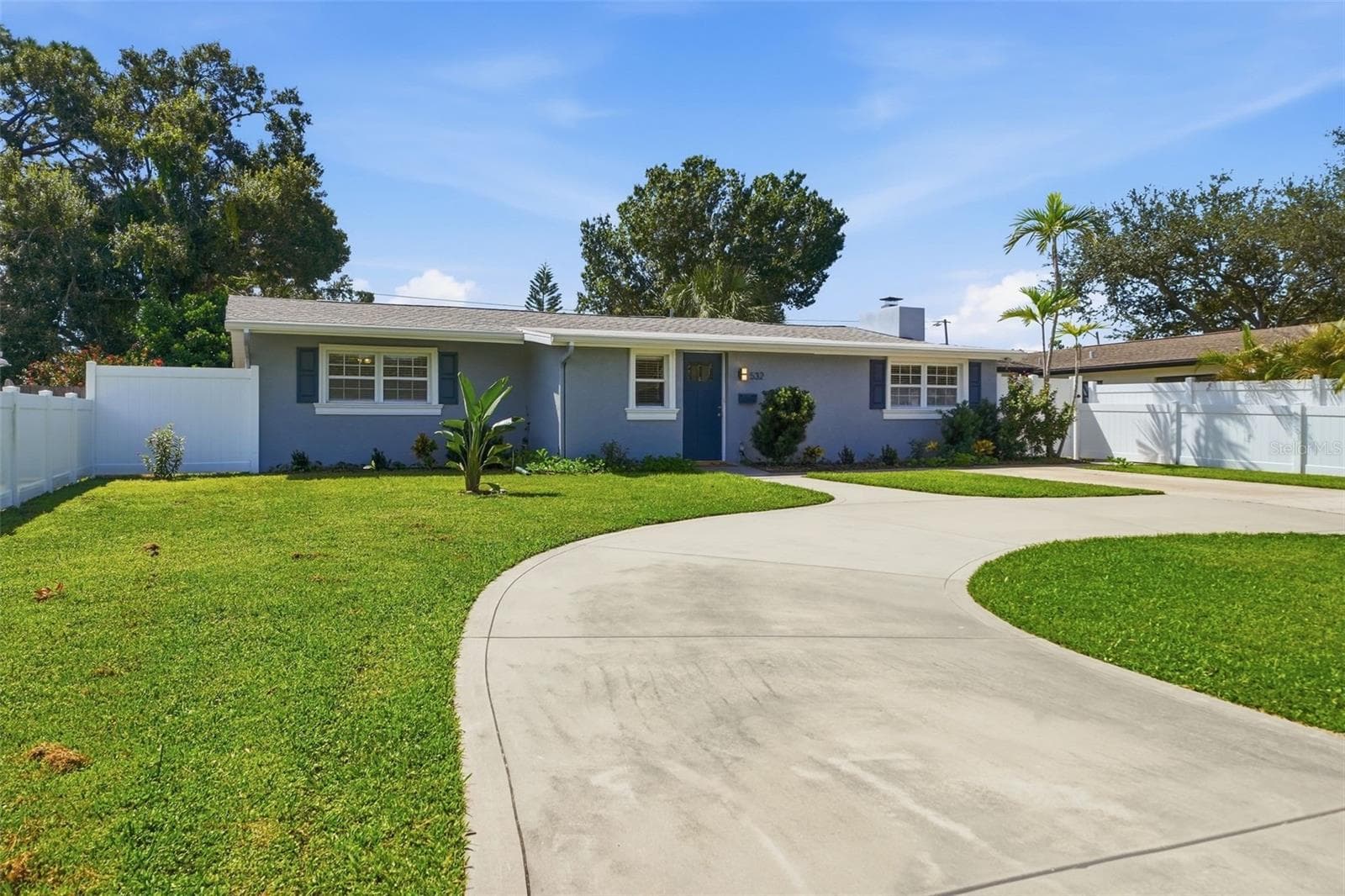 Large Circular Driveway - 532 43RD AVE NE, ST PETERSBURG