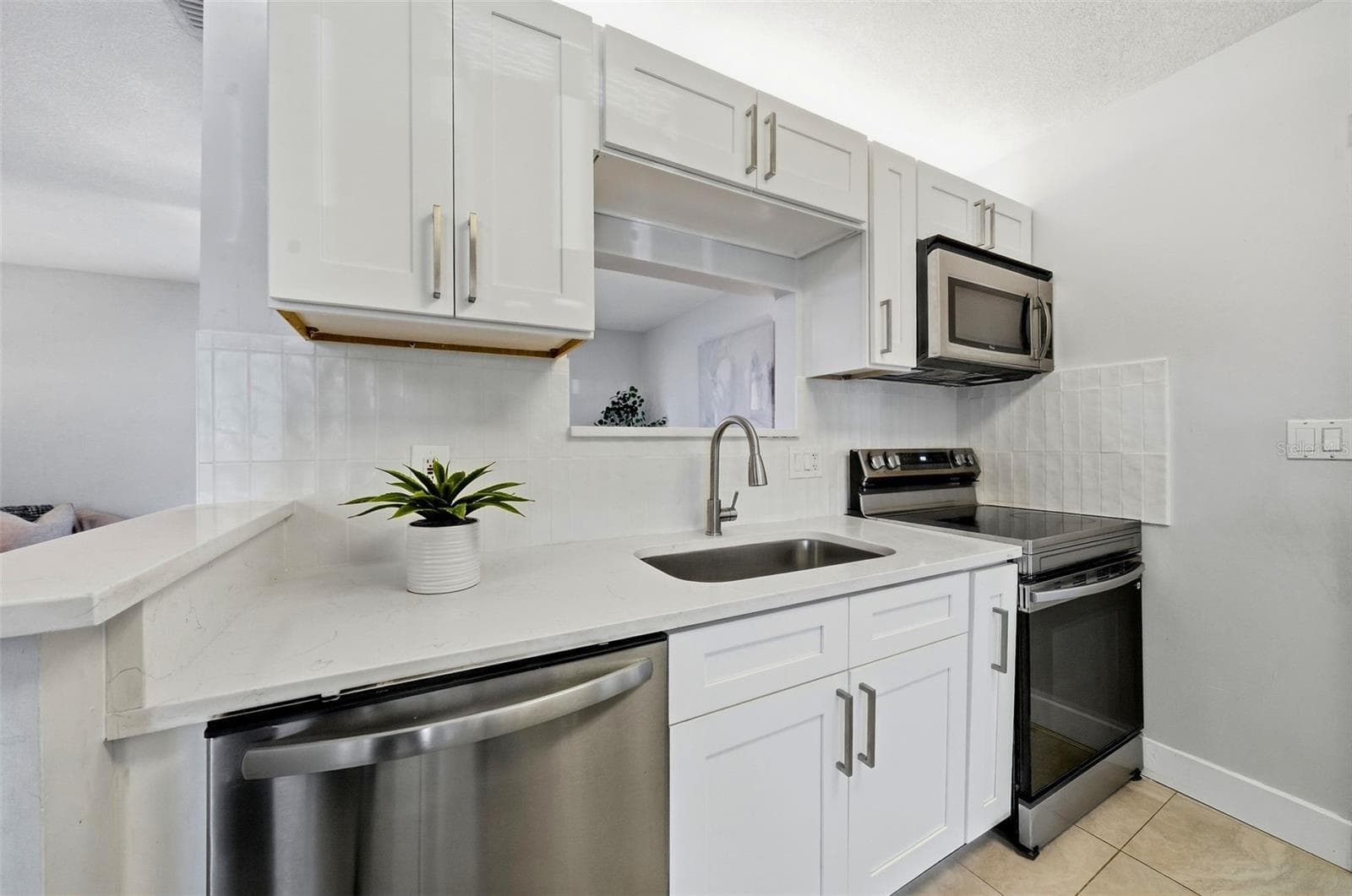 Single Family Residence at 532 43RD AVE NE, ST PETERSBURG, photo 16 of 41
