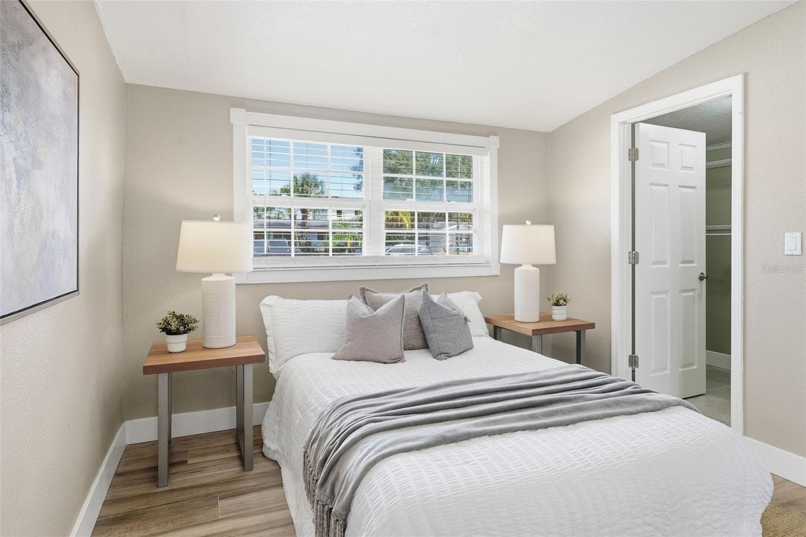 Primary bedroom has a fireplace - 532 43RD AVE NE, ST PETERSBURG