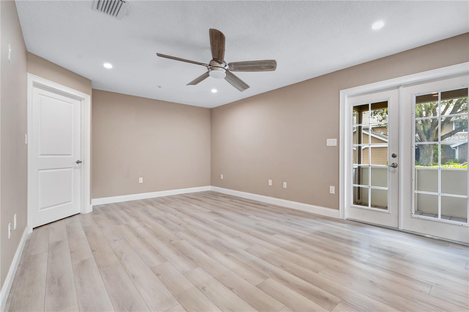 living room downstairs - 668 POST OAK CIR #116, ALTAMONTE SPRINGS