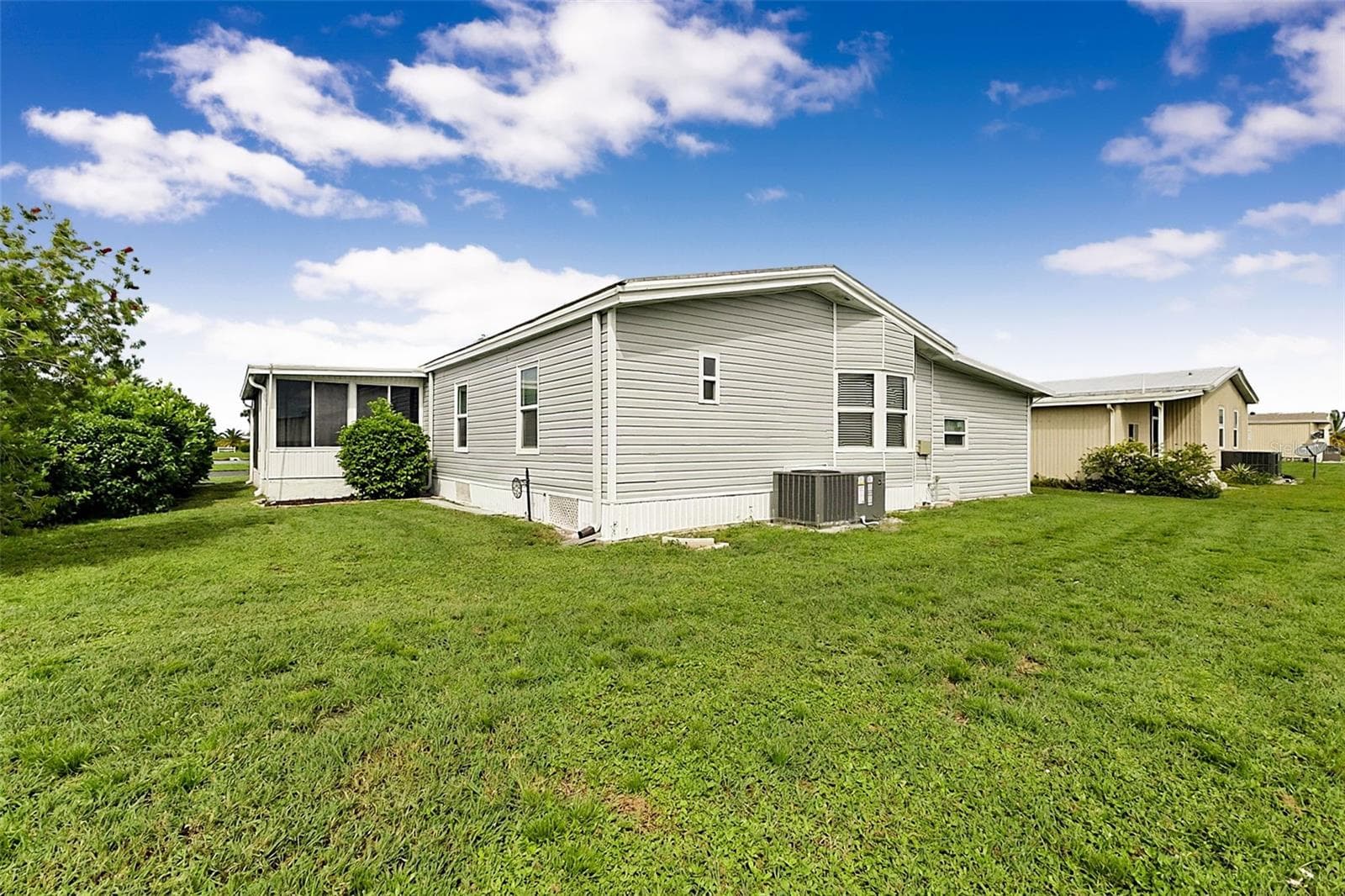Manufactured Home at 511 EL PRADO, NORTH PORT, photo 33 of 34