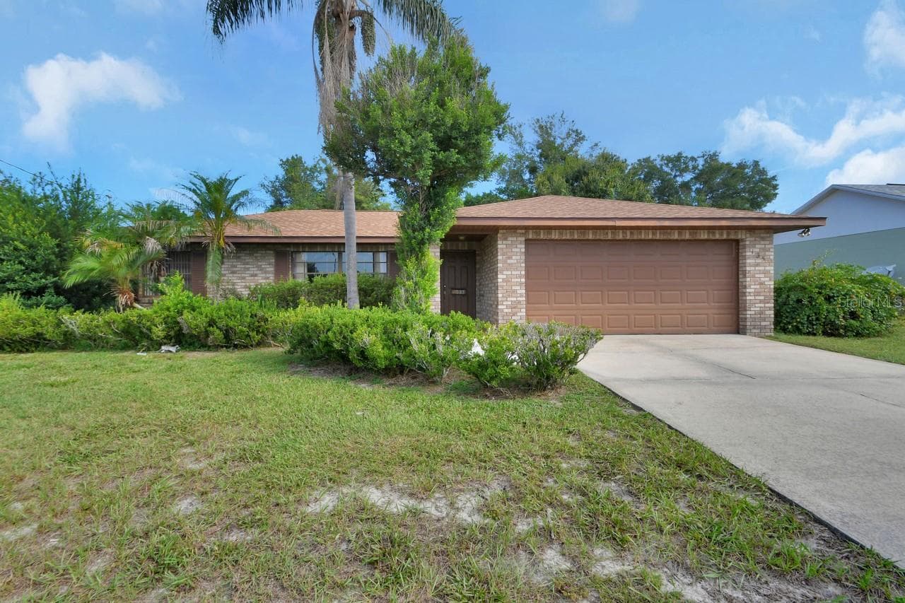 135 E IRIS DR