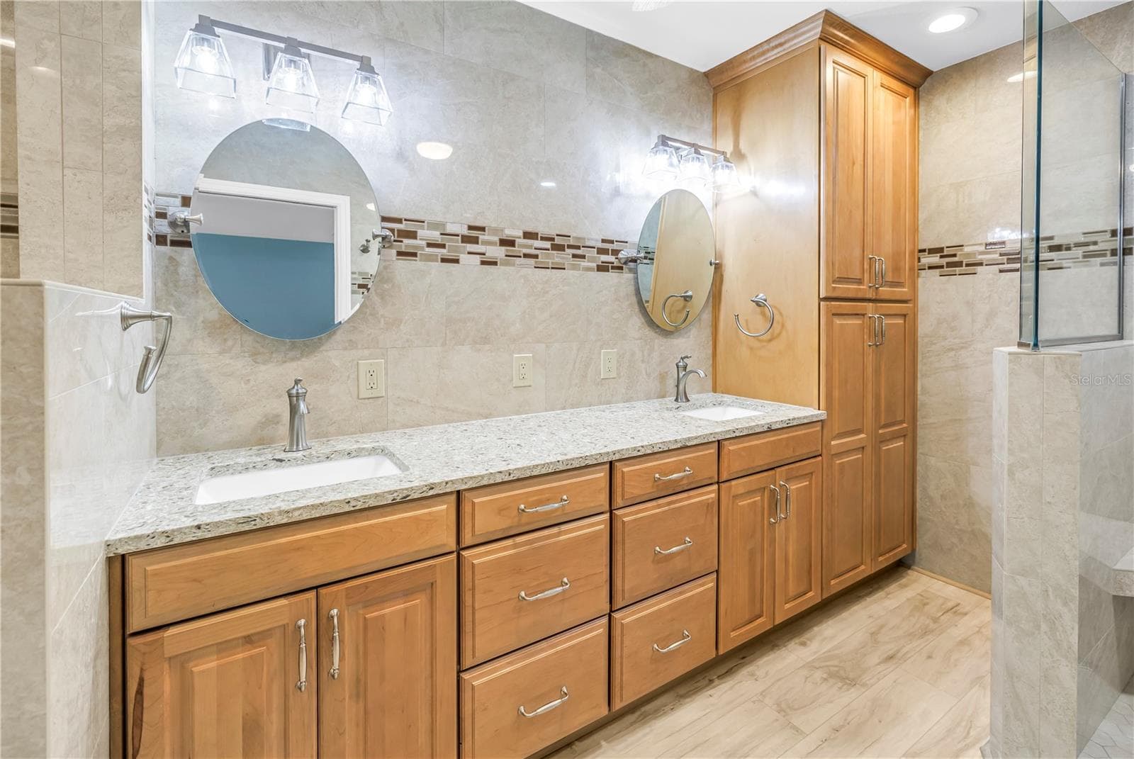 Primary Bathroom with double sinks - 350 2ND ST N #6, ST PETERSBURG