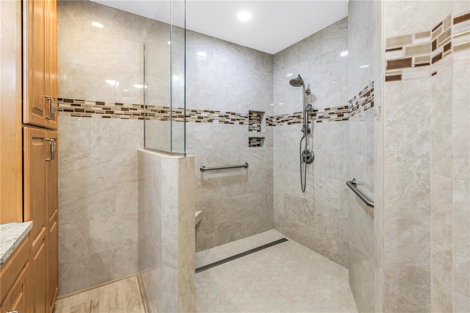 Primary Bathroom with walk-in shower - 350 2ND ST N #6, ST PETERSBURG