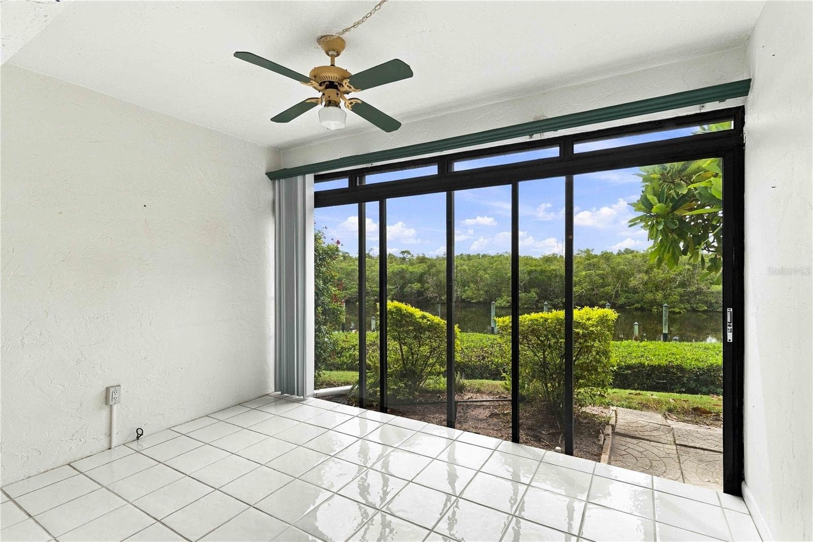 Living room view - 8734 54TH AVE W #8734, BRADENTON