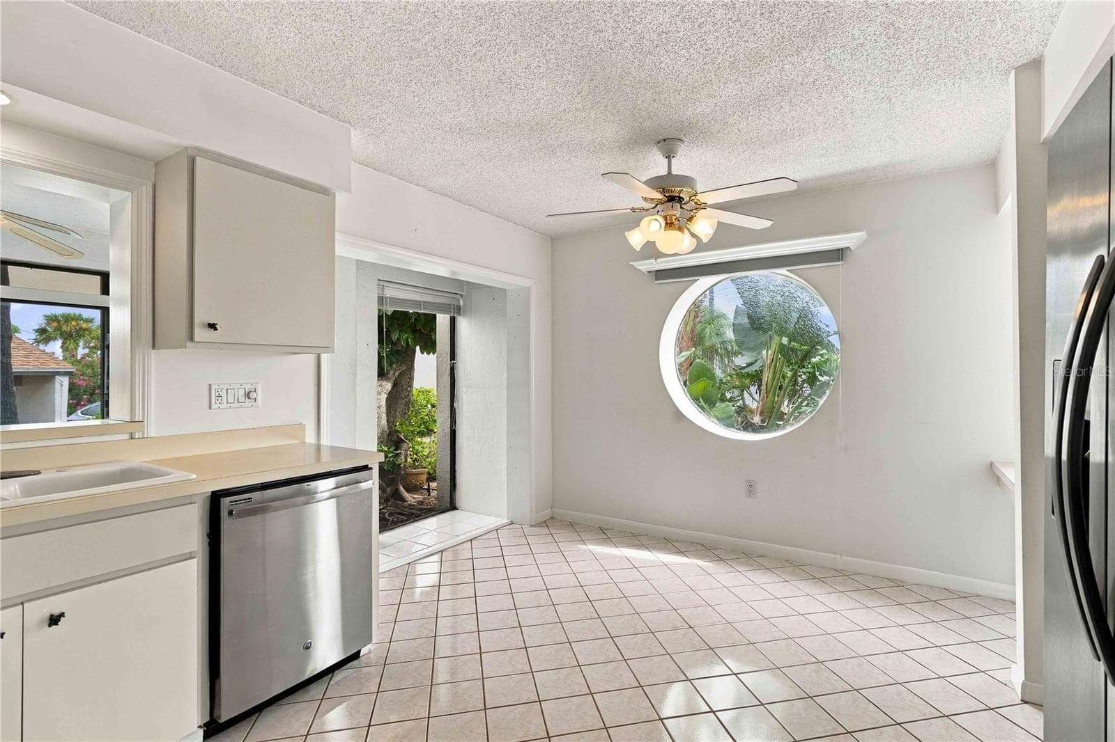 Kitchen/dinning - 8734 54TH AVE W #8734, BRADENTON