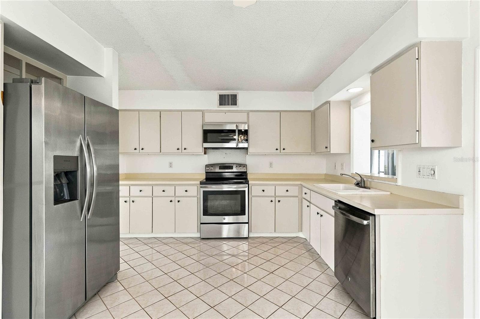 Kitchen - 8734 54TH AVE W #8734, BRADENTON