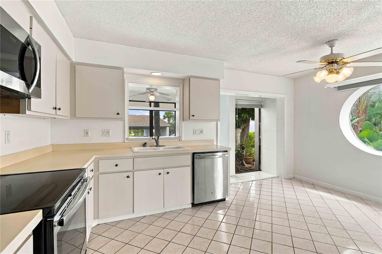 Kitchen - 8734 54TH AVE W #8734, BRADENTON