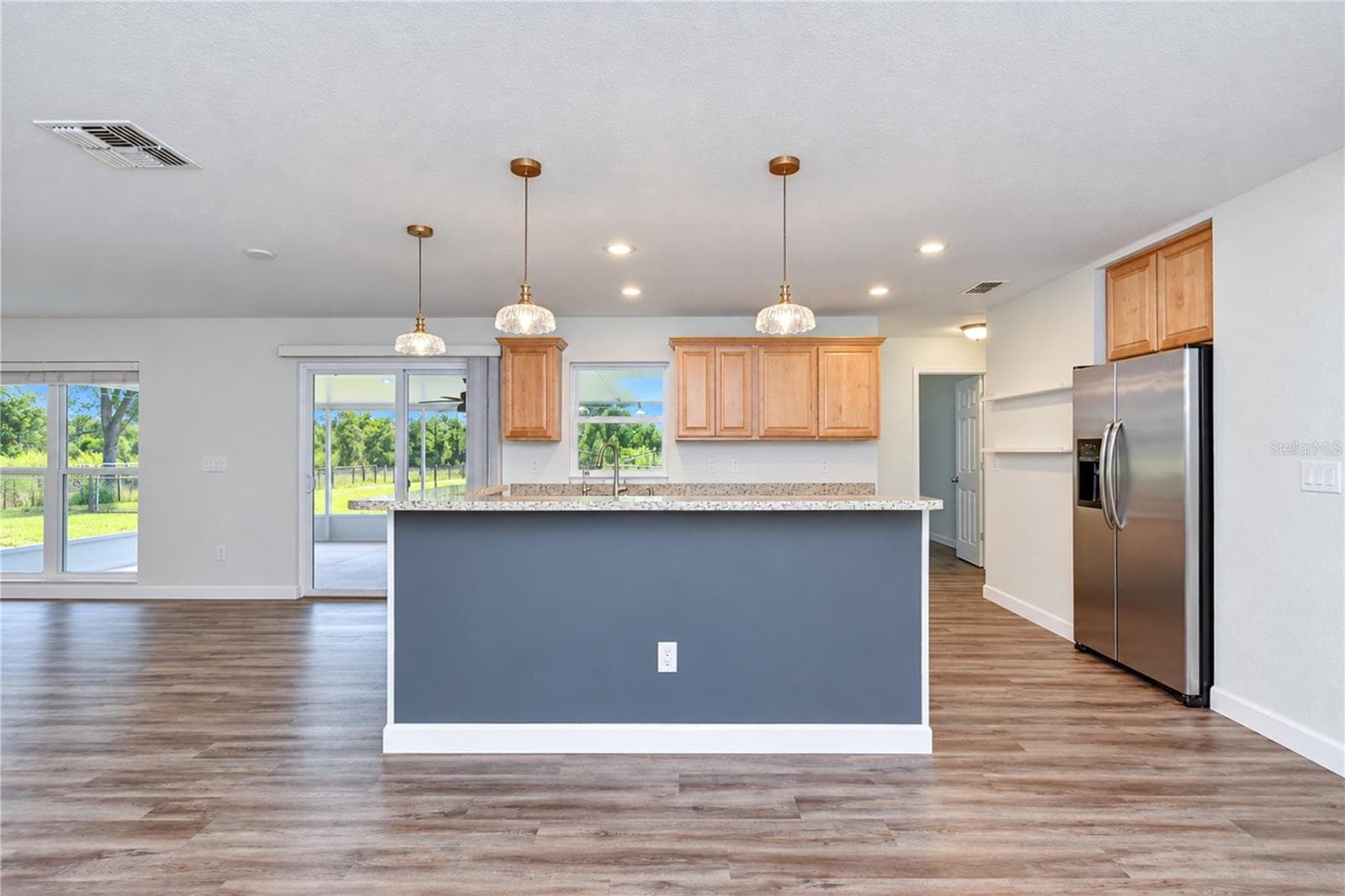 Open kitchen! - 3712 GALLAGHER RD, PLANT CITY