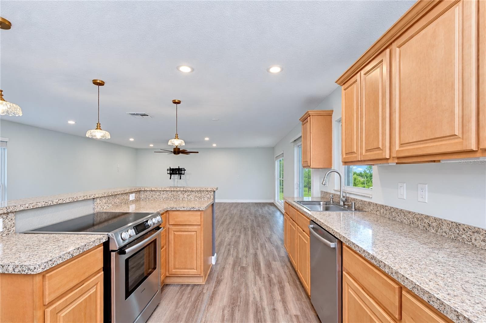 never miss out on the conversation! - 3712 GALLAGHER RD, PLANT CITY