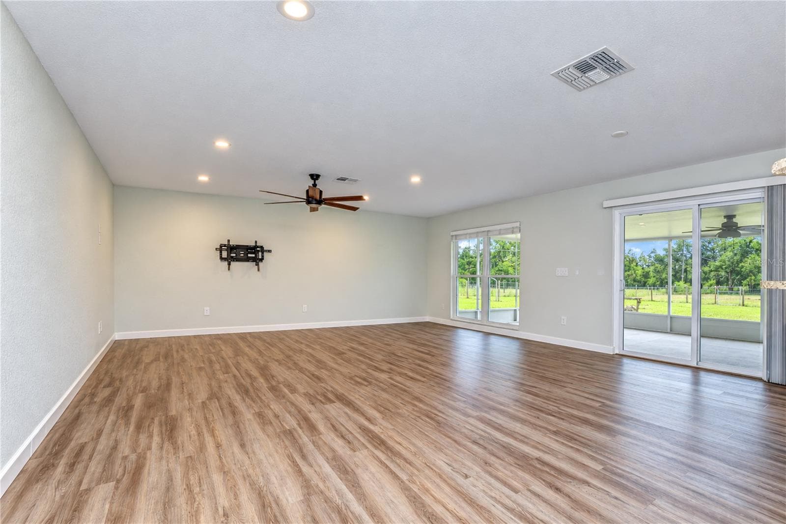 Family room! - 3712 GALLAGHER RD, PLANT CITY