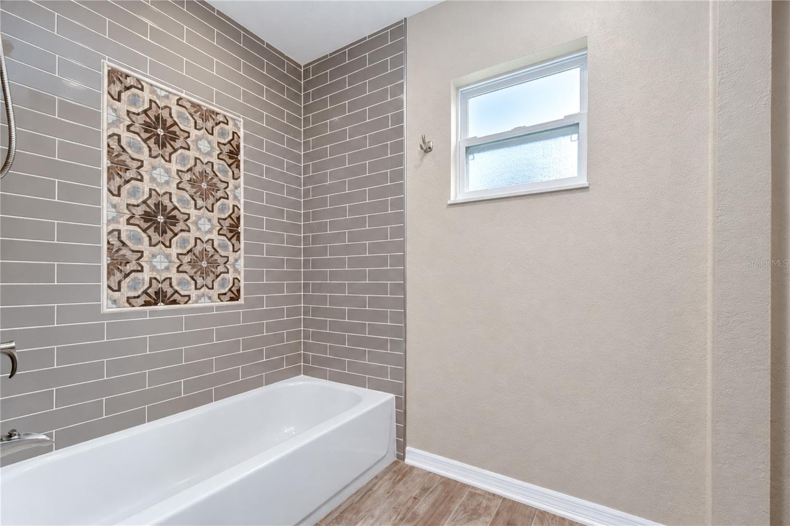 Shower/tub combo! - 3712 GALLAGHER RD, PLANT CITY