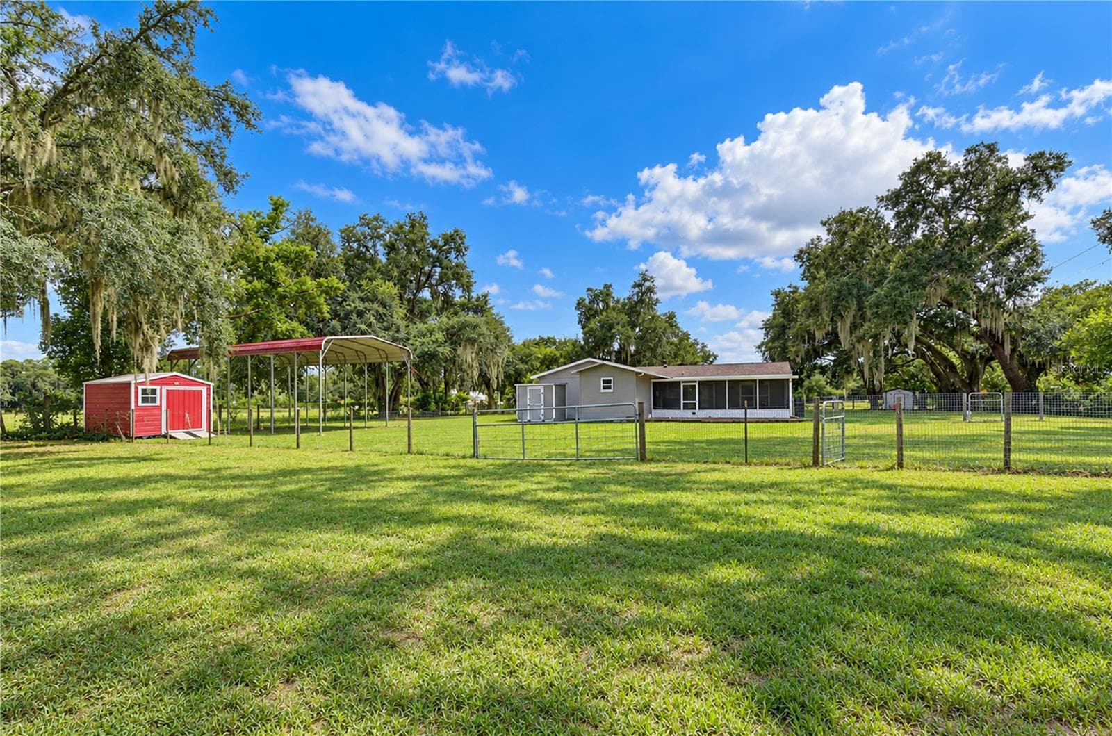 So much space! - 3712 GALLAGHER RD, PLANT CITY