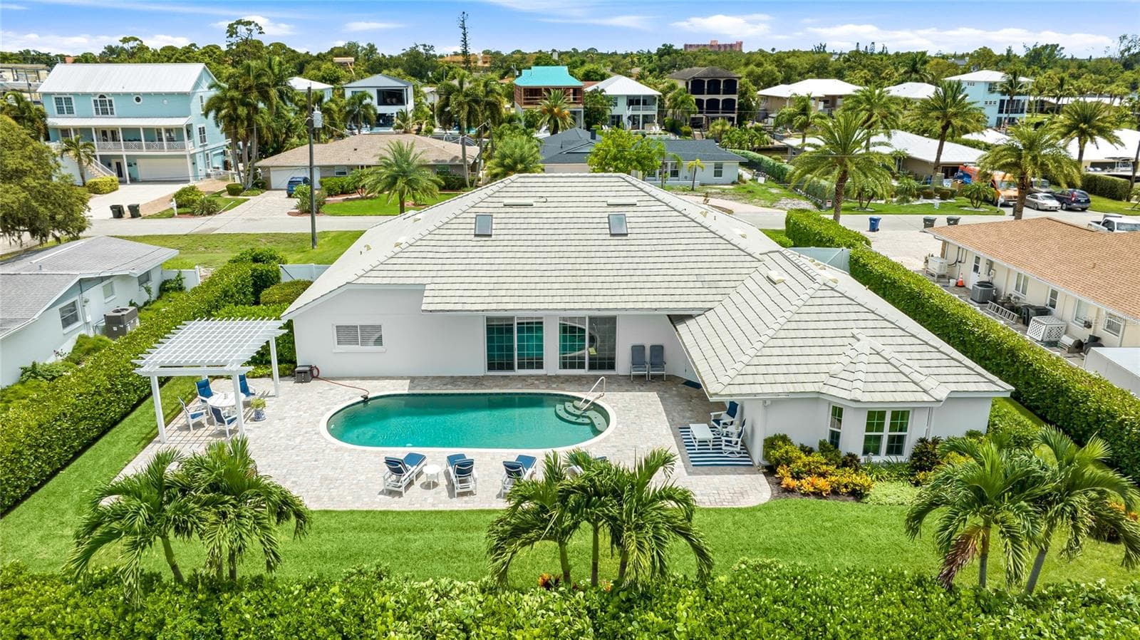 Single Family Residence at 7780 HOLIDAY DR N, SARASOTA, photo 3 of 62