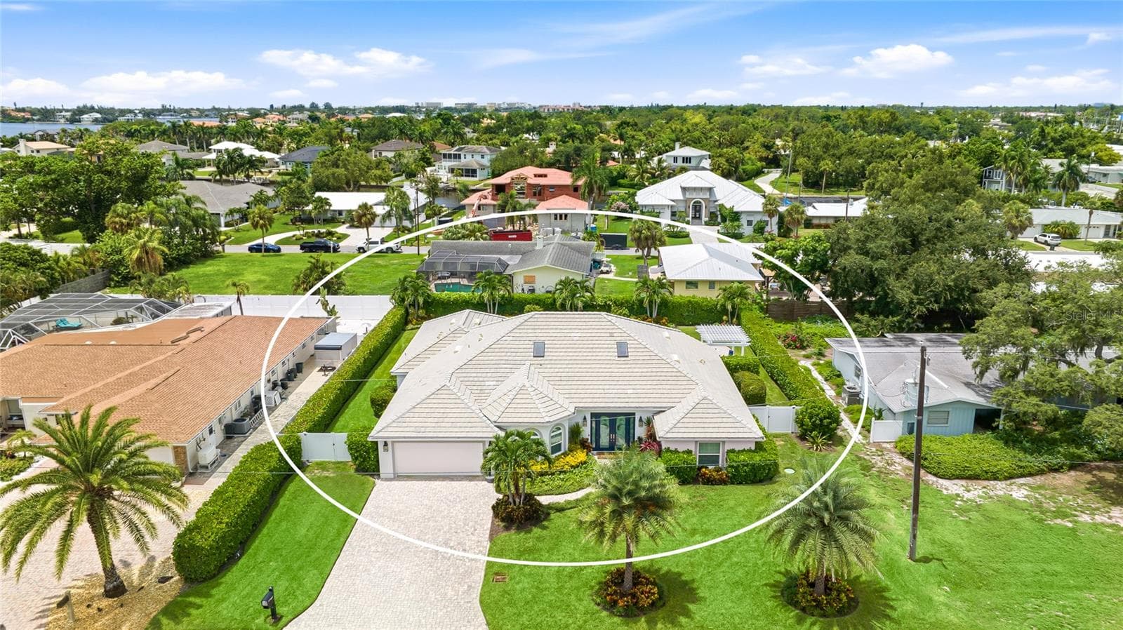 Single Family Residence at 7780 HOLIDAY DR N, SARASOTA, photo 4 of 62