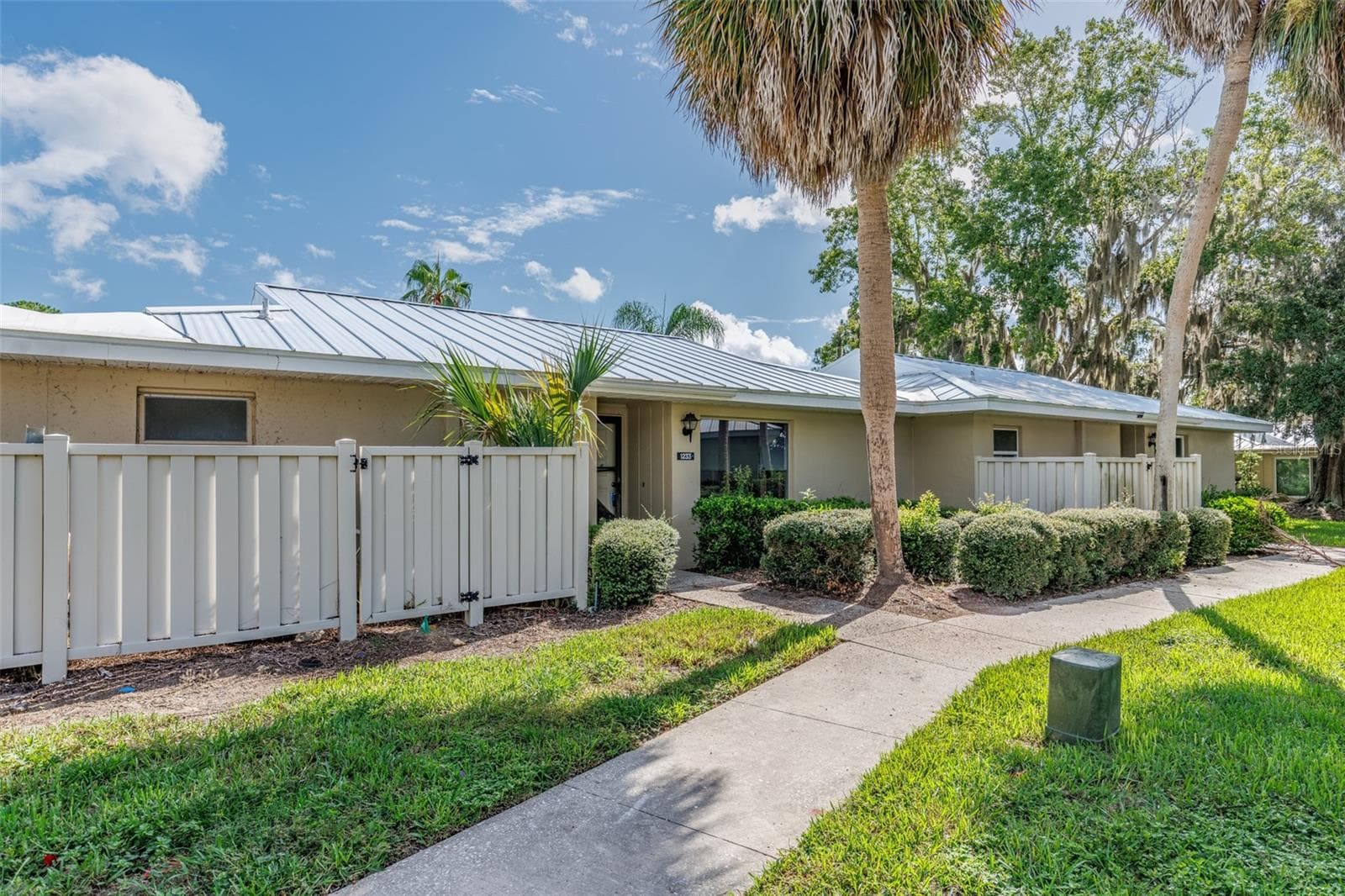 1233 N EGRET PT #125
