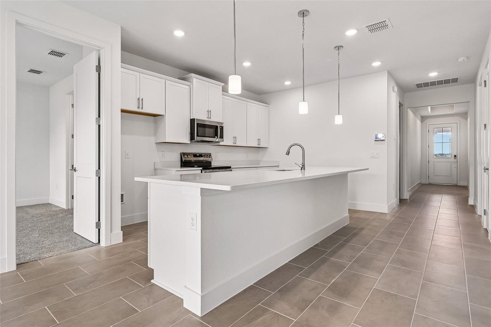 Single Family Residence at 30310 EMERALD FOREST DR, MOUNT DORA, photo 2 of 29