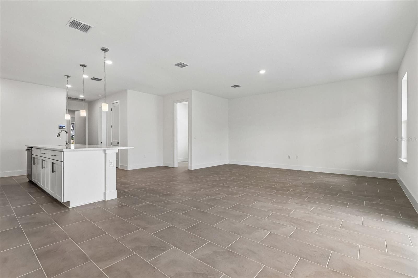 Single Family Residence at 30310 EMERALD FOREST DR, MOUNT DORA, photo 6 of 29