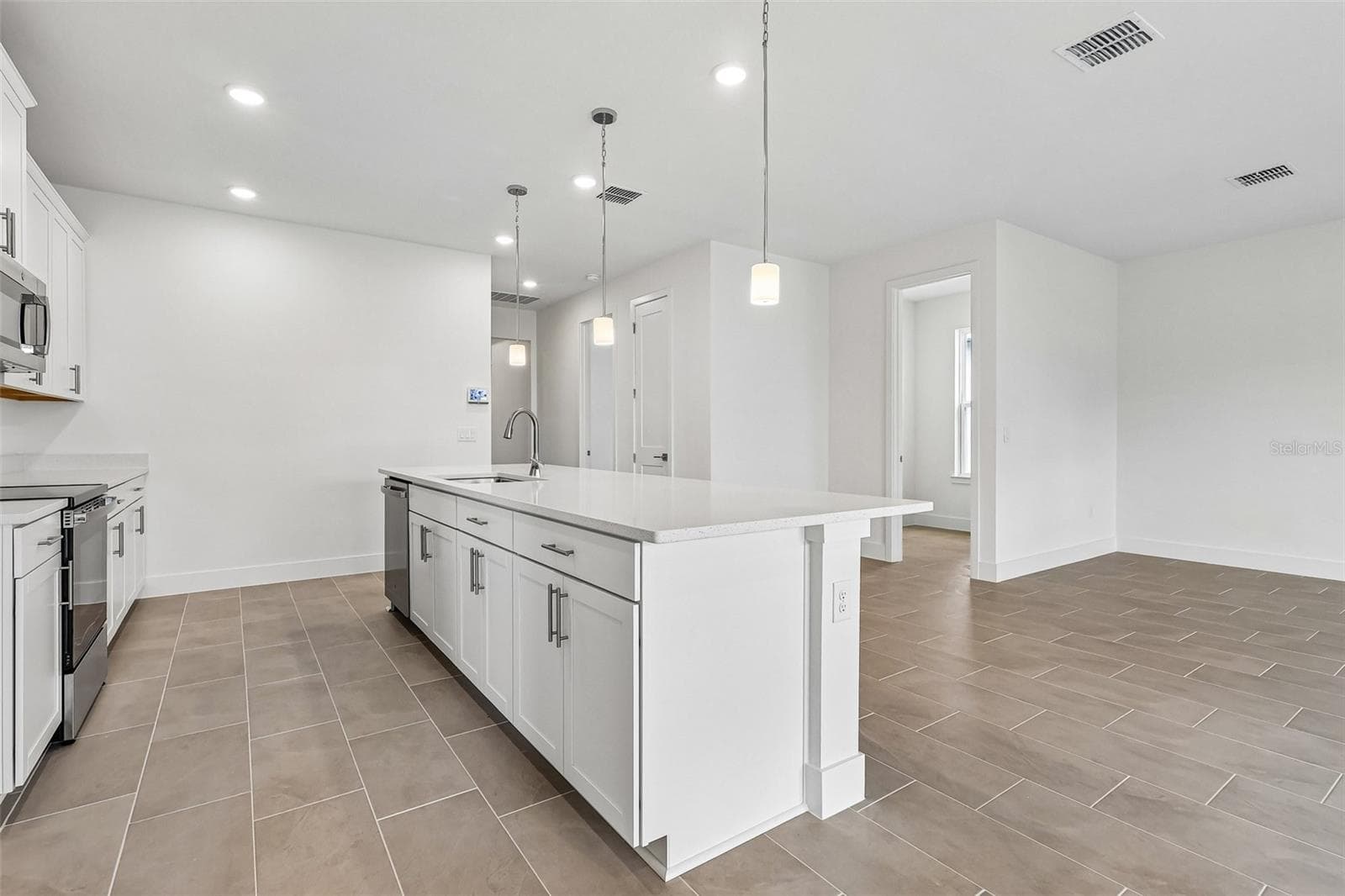 Single Family Residence at 30310 EMERALD FOREST DR, MOUNT DORA, photo 12 of 29