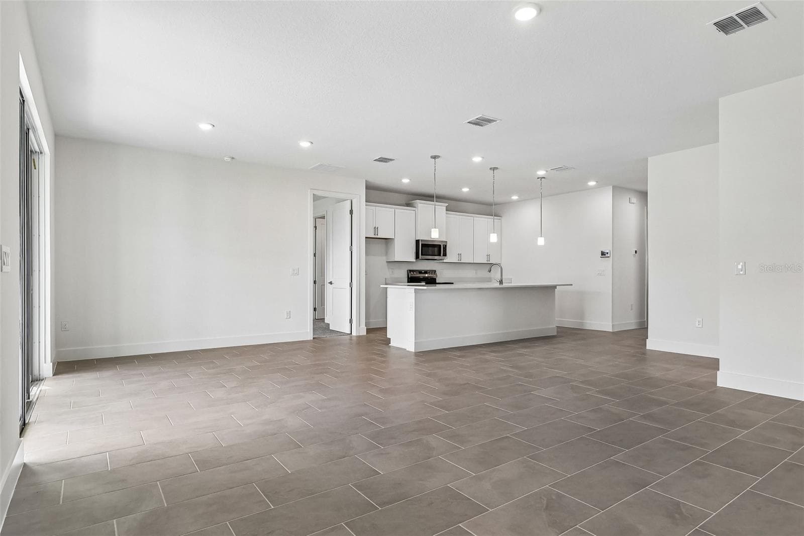 Single Family Residence at 30310 EMERALD FOREST DR, MOUNT DORA, photo 13 of 29