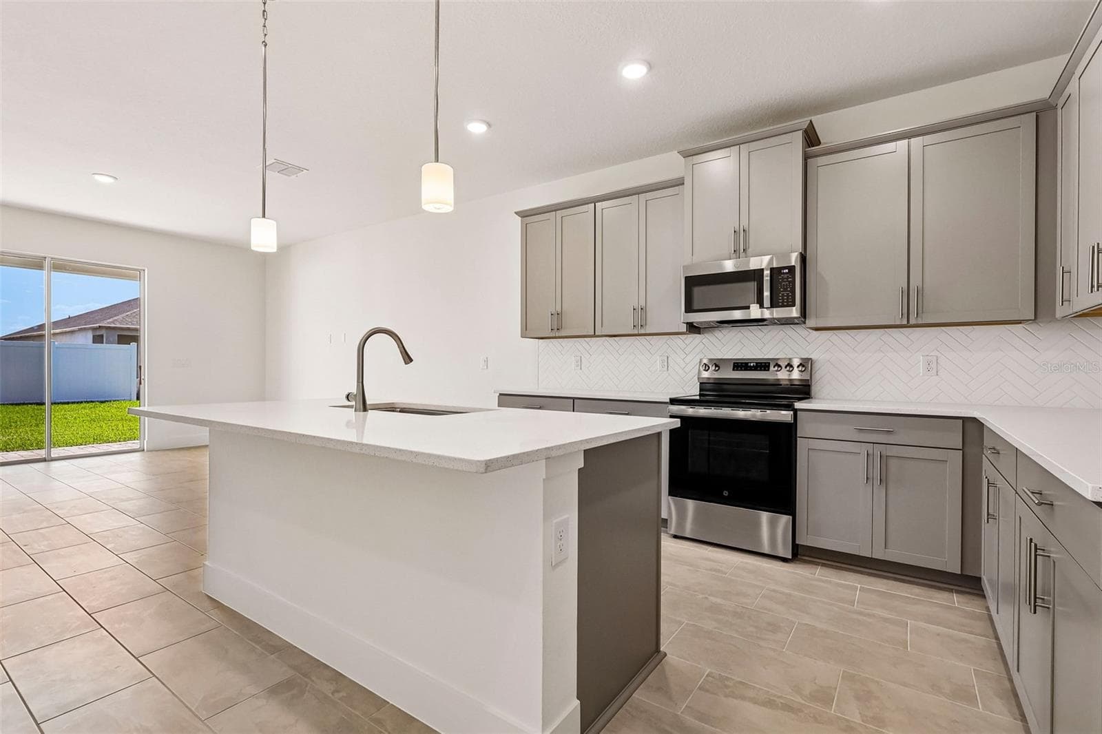 Single Family Residence at 30314 EMERALD FOREST DR, MOUNT DORA, photo 2 of 33
