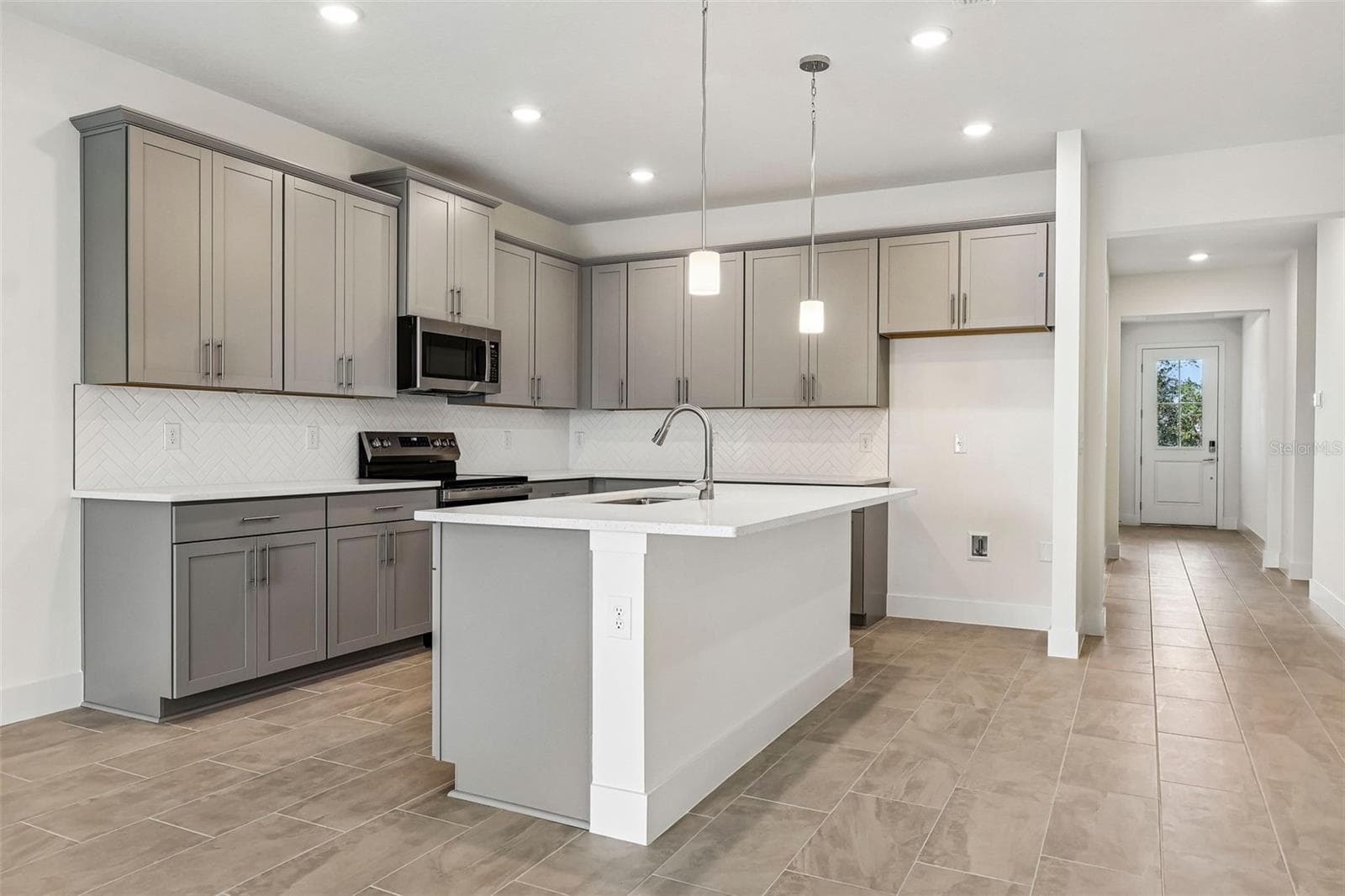 Single Family Residence at 30314 EMERALD FOREST DR, MOUNT DORA, photo 11 of 33