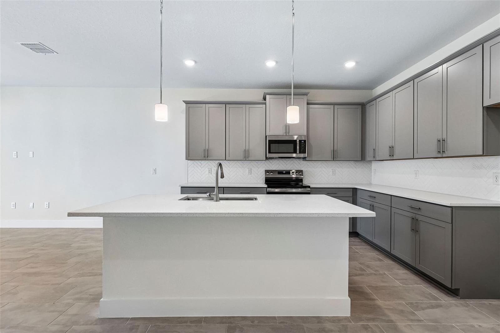 Single Family Residence at 30314 EMERALD FOREST DR, MOUNT DORA, photo 13 of 33