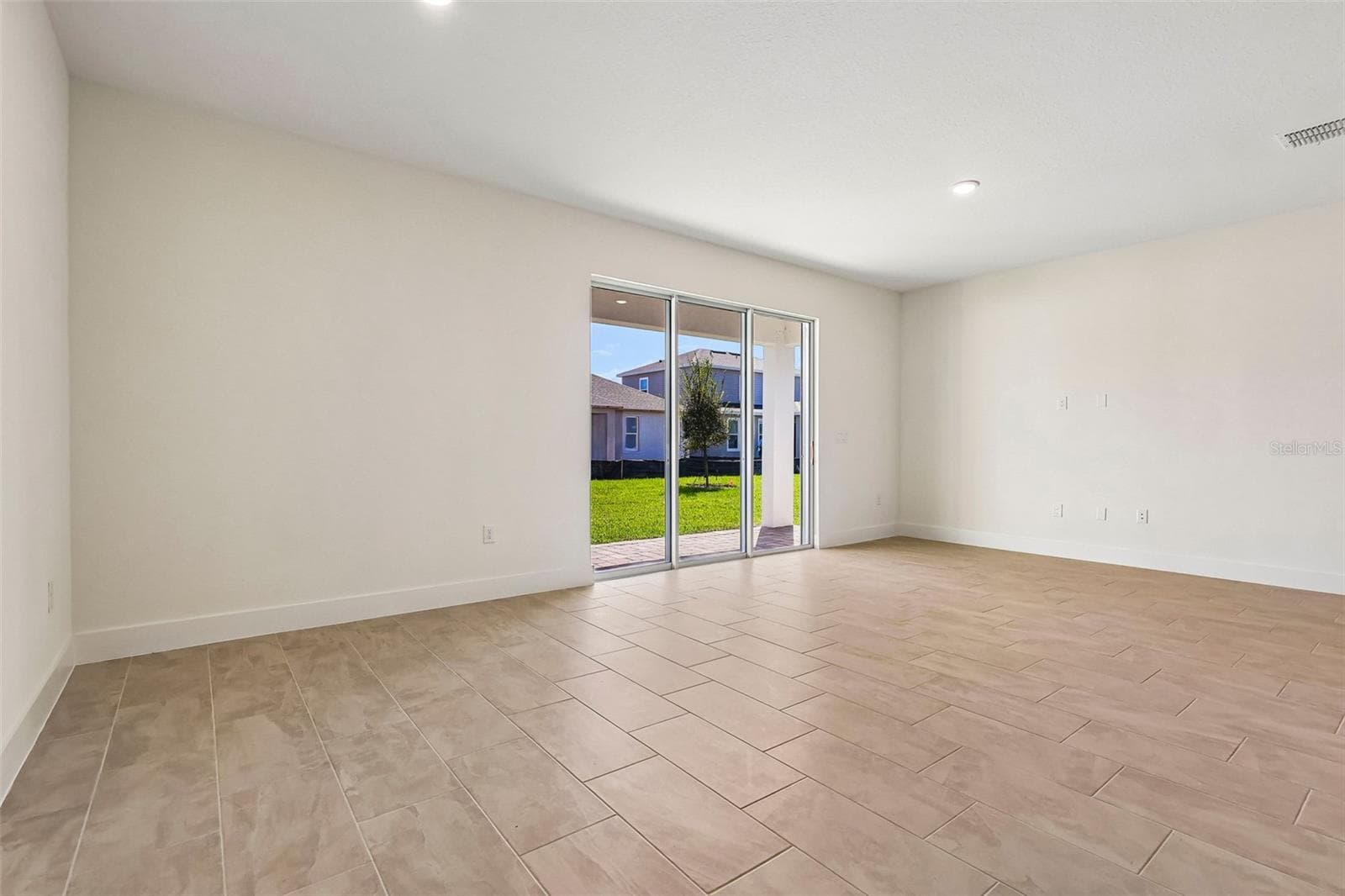 Single Family Residence at 30314 EMERALD FOREST DR, MOUNT DORA, photo 14 of 33