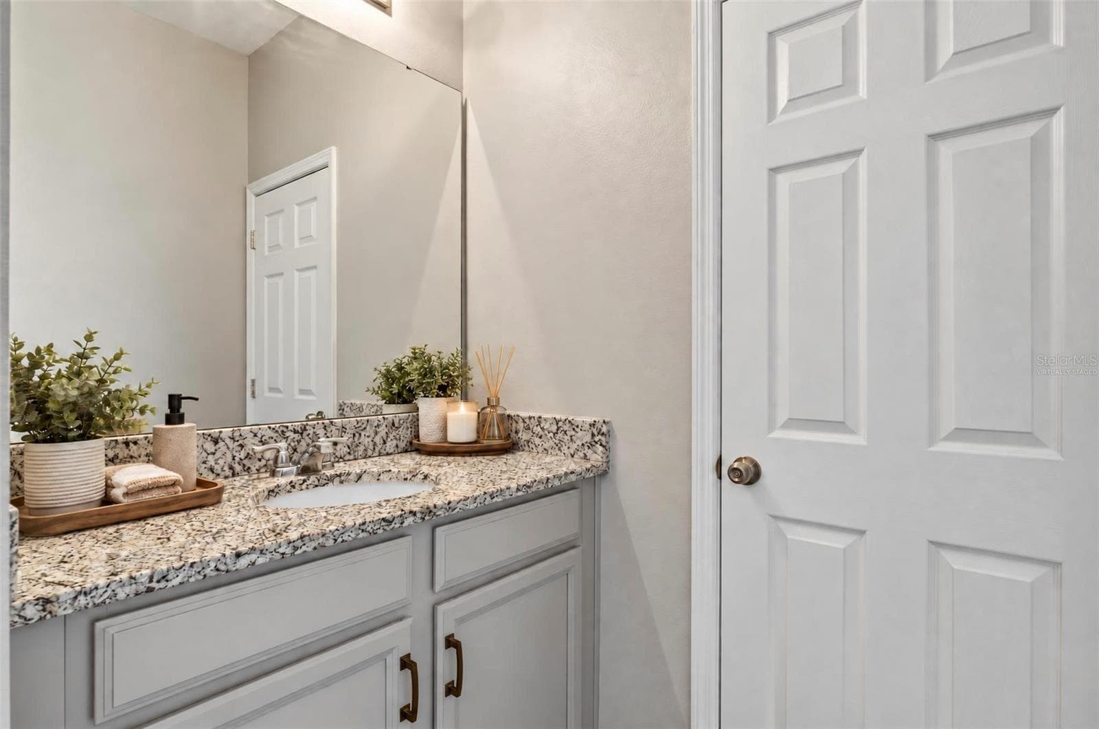 Virtually Staged - 2832 SUGAR MAGNOLIA DR, OCOEE