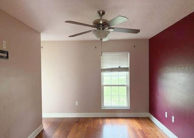 Single Family Residence at 32911 FOREST AVE, LEESBURG, photo 7 of 14