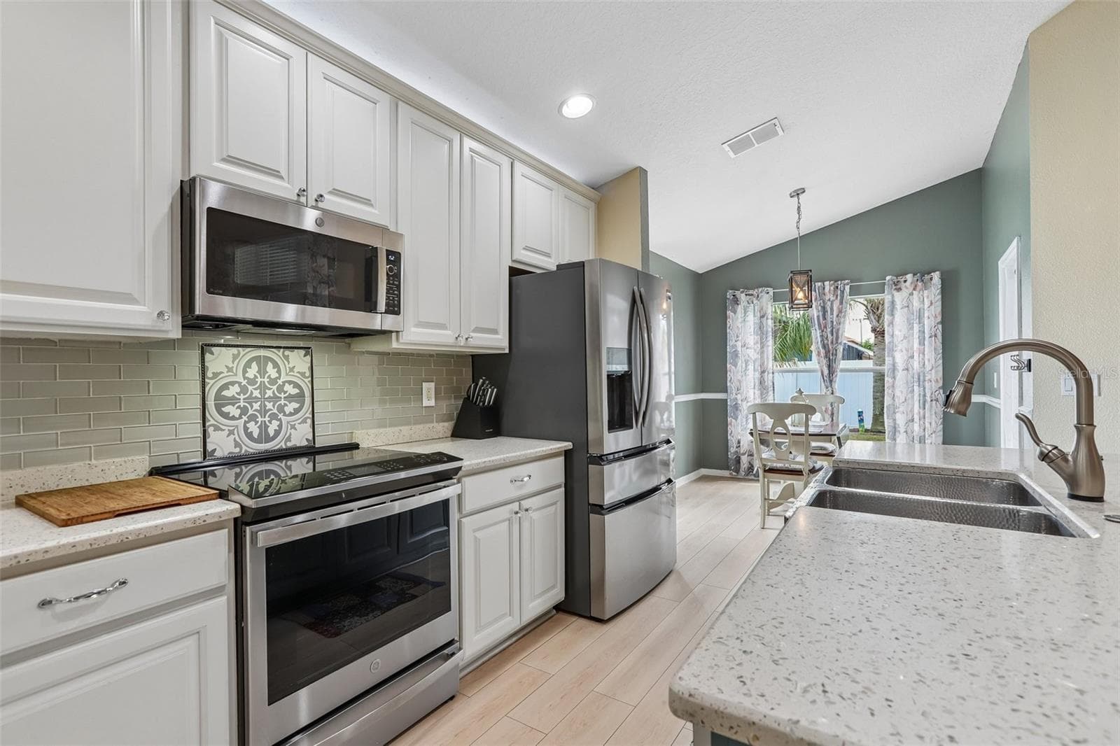 Single Family Residence at 2546 ARROWPOINTE DR, HOLIDAY, photo 9 of 36