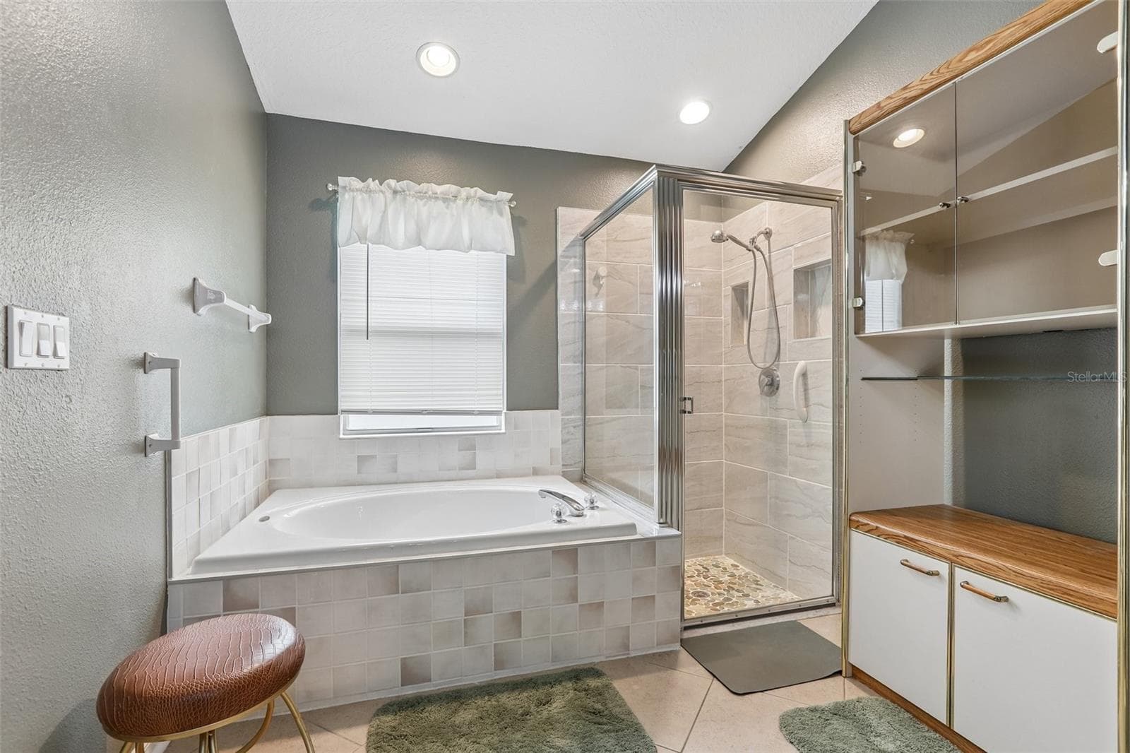Single Family Residence at 2546 ARROWPOINTE DR, HOLIDAY, photo 16 of 36