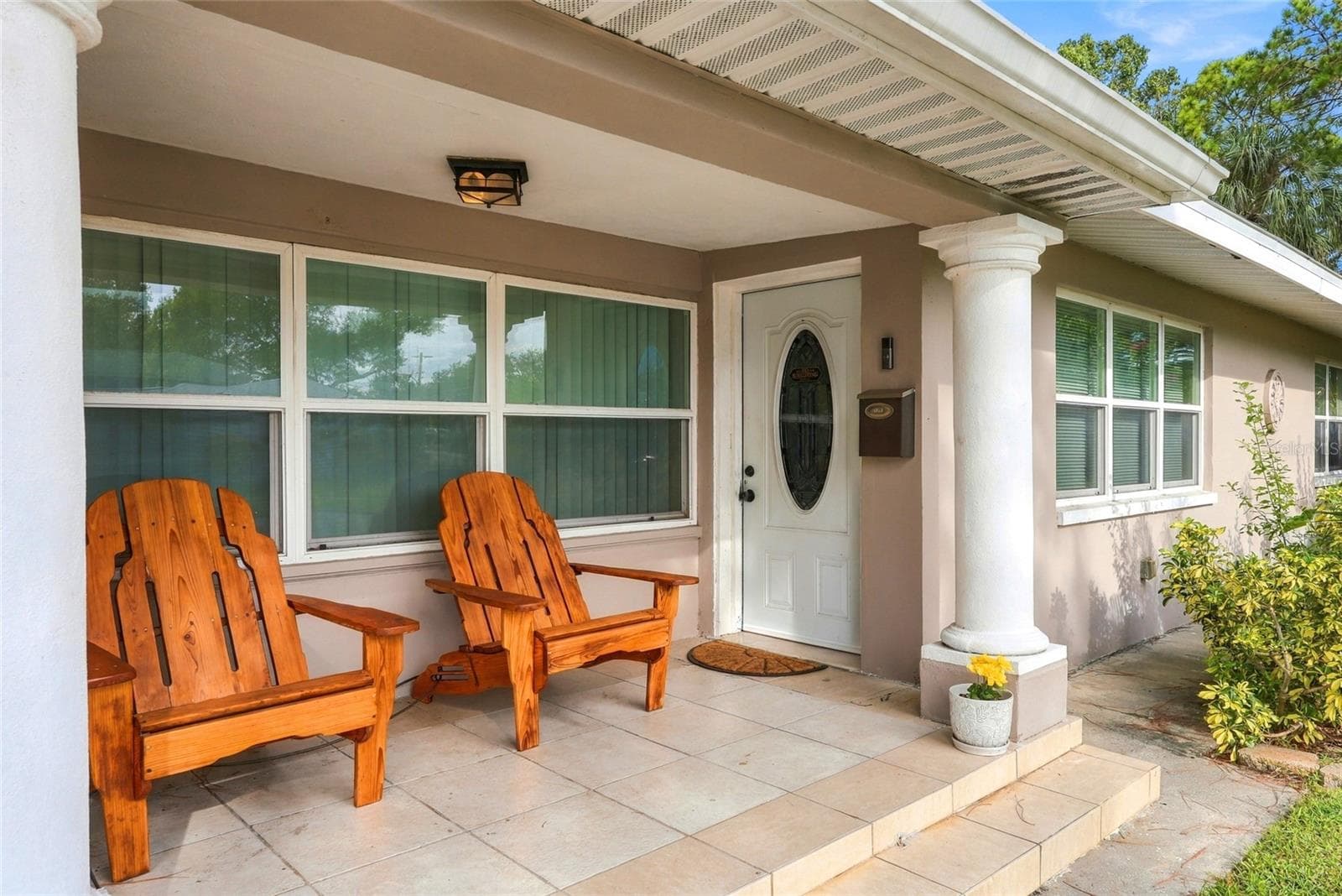 Front Porch - 8030 5TH ST N, ST PETERSBURG