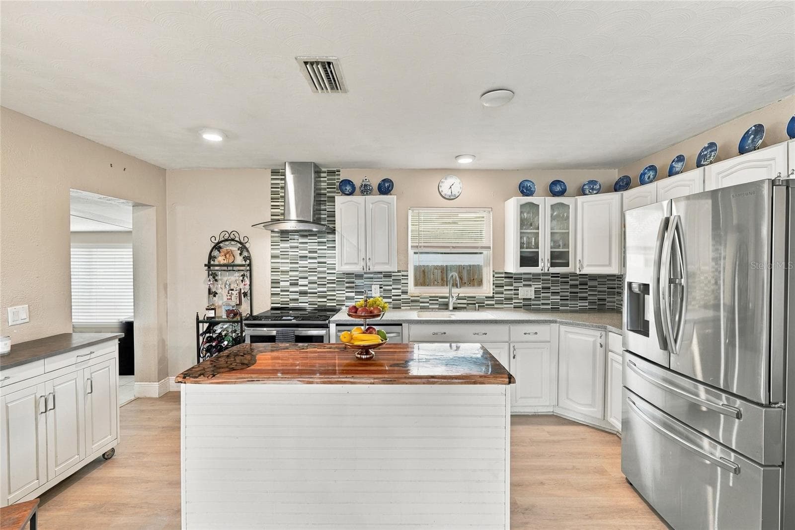 Kitchen - 8030 5TH ST N, ST PETERSBURG
