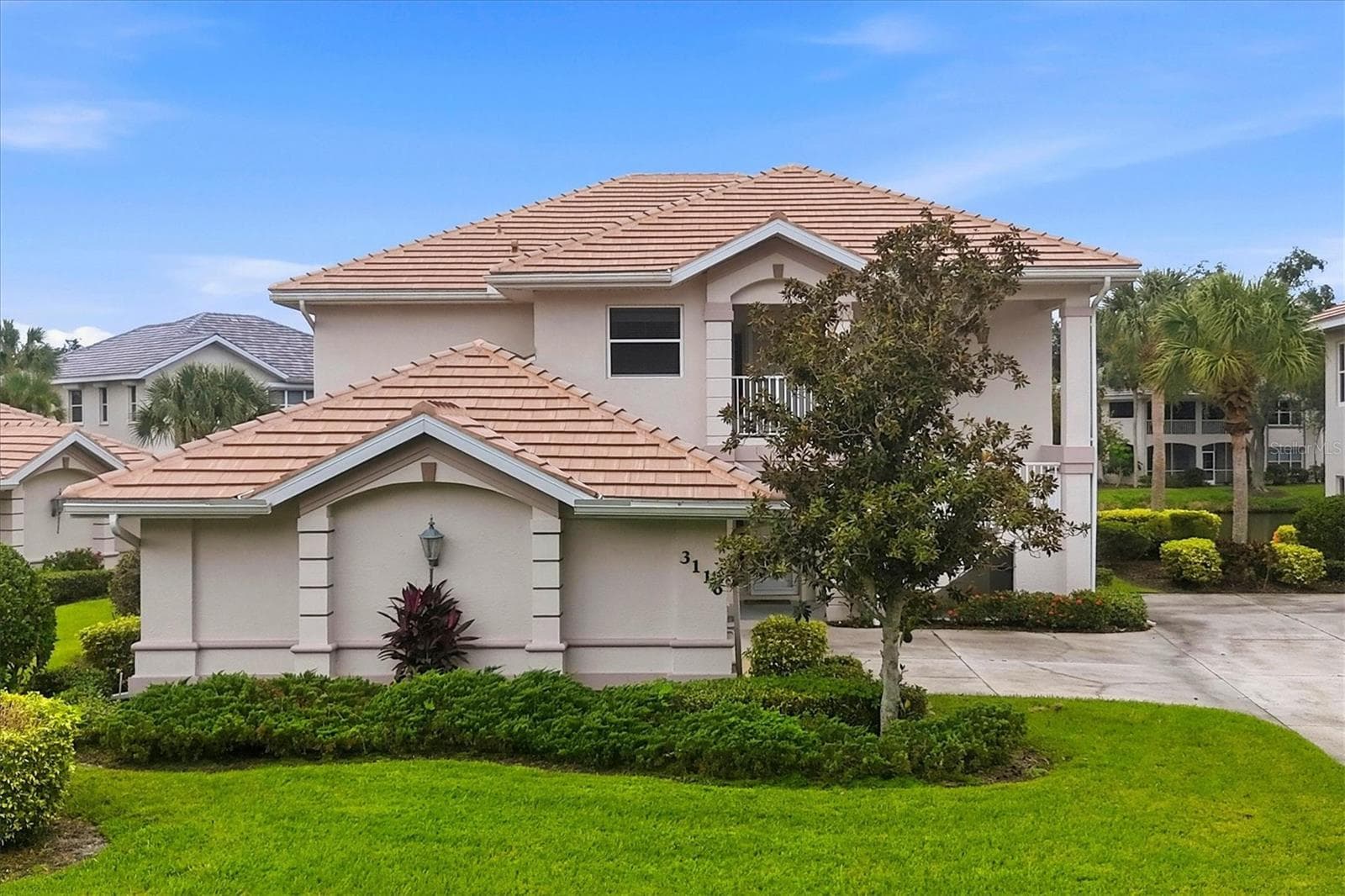 3116 CLUB DR #225
