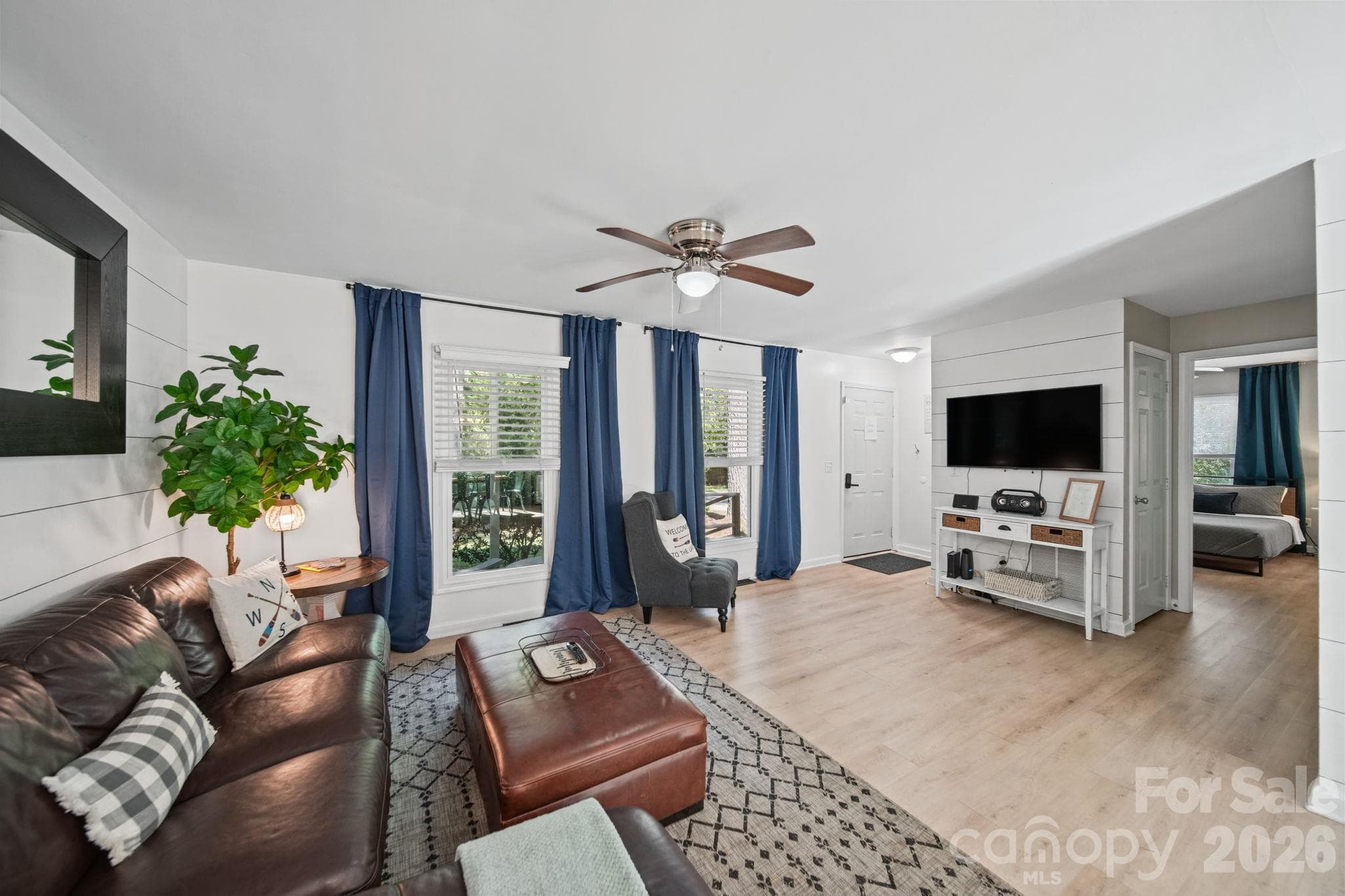 Bright, open living room with lots of natural light - 106 Brookridge Lane, Mooresville